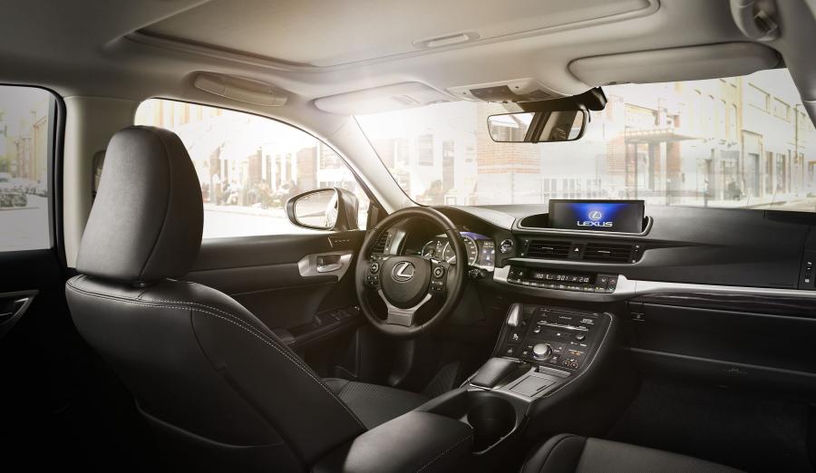 Интерьер Lexus CT200h 2017 года  (WW) (фото 9 из 21)